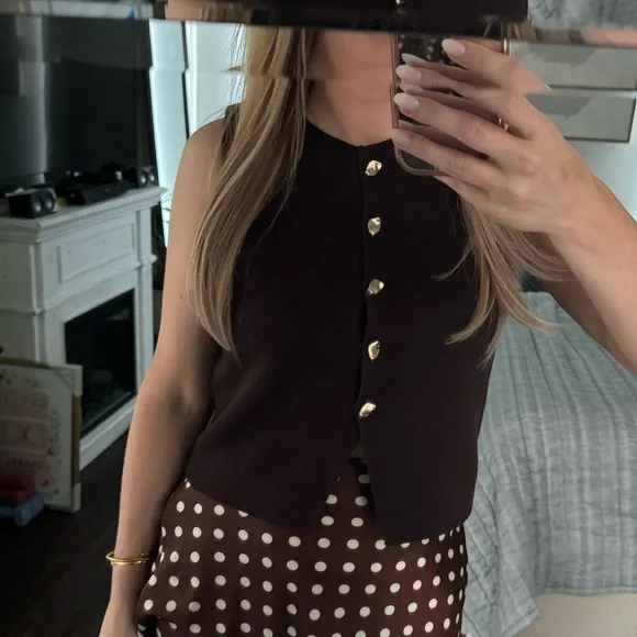 Old Money Solid Brown Sleeveless Button Down Top with Gold Buttons - Picture 6 of 8